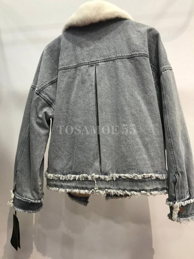 Джинсовая короткая парка с белым мехом кролика фото №2